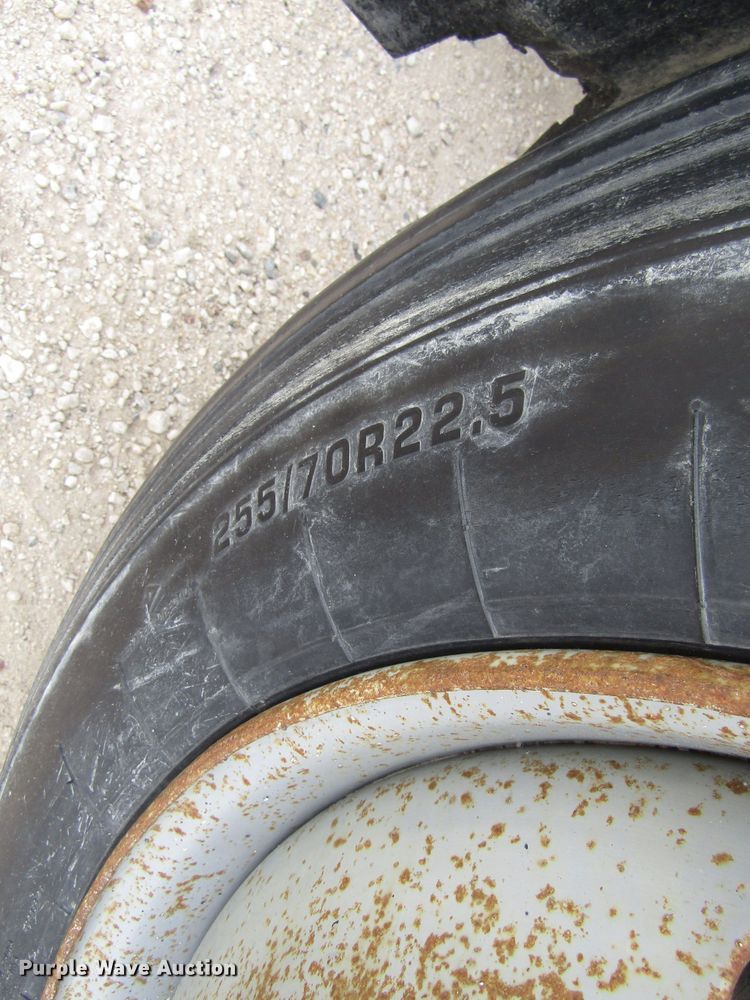 image for item EV9298 2005 Mack CV713  semi truck