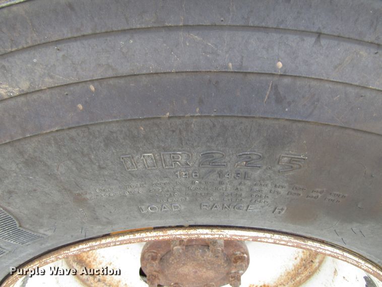 image for item EV9298 2005 Mack CV713  semi truck