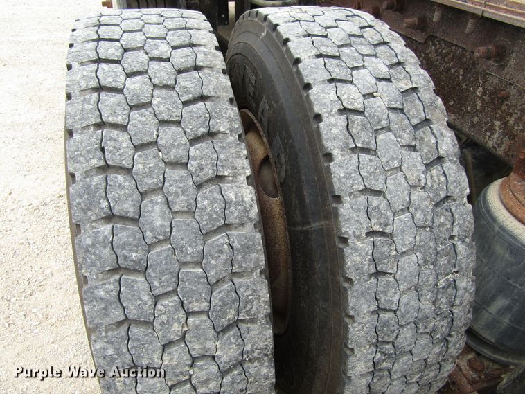 image for item EV9298 2005 Mack CV713  semi truck