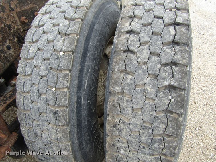 image for item EV9298 2005 Mack CV713  semi truck