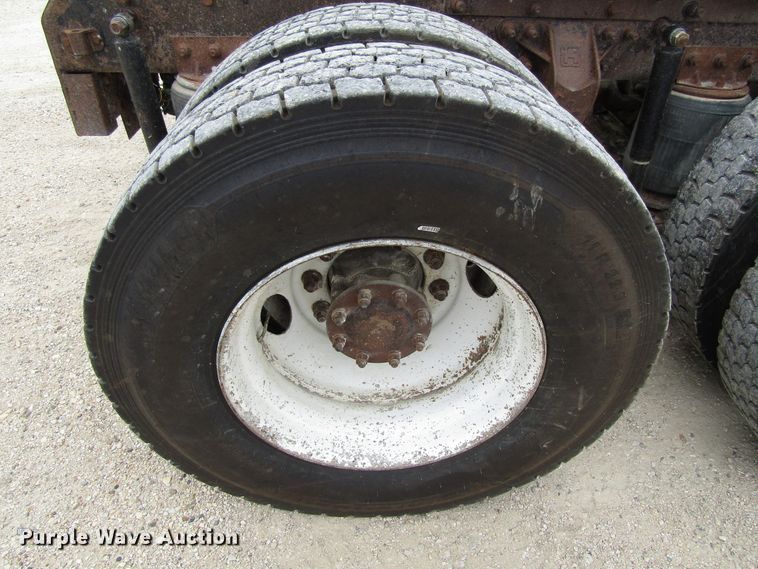 image for item EV9298 2005 Mack CV713  semi truck