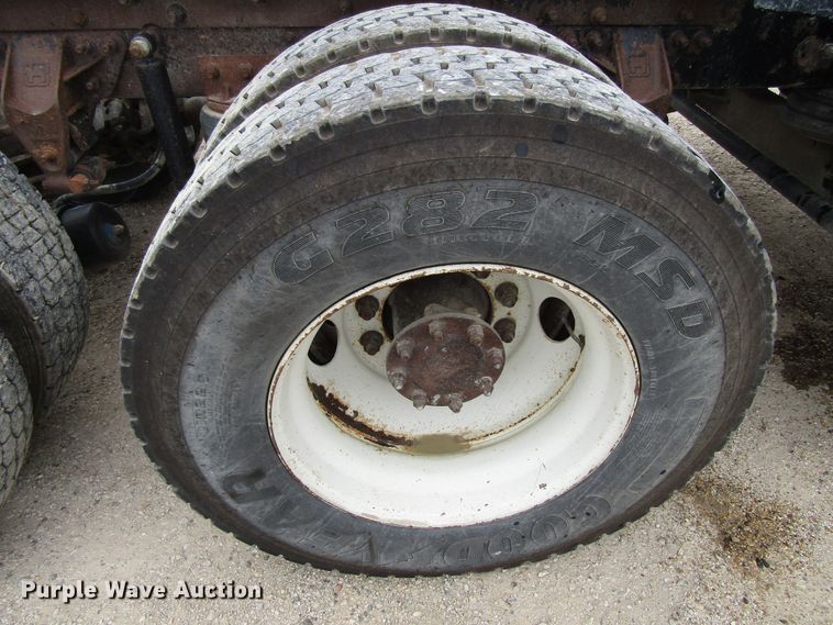 image for item EV9298 2005 Mack CV713  semi truck