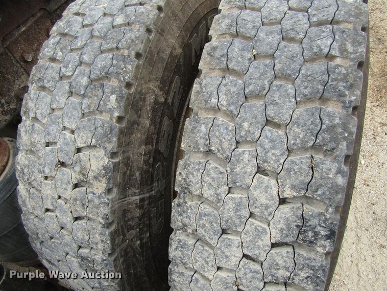 image for item EV9298 2005 Mack CV713  semi truck