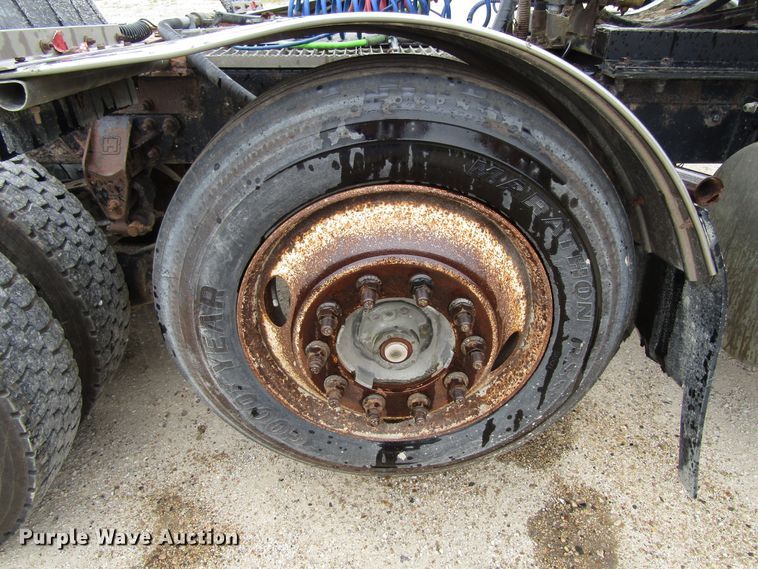 image for item EV9298 2005 Mack CV713  semi truck