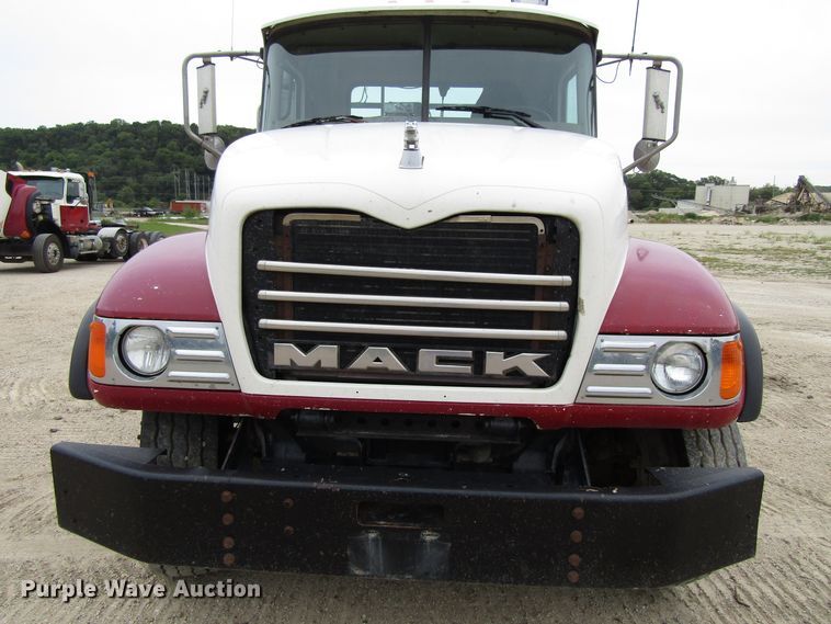 image for item EV9299 2005 Mack CV713  semi truck