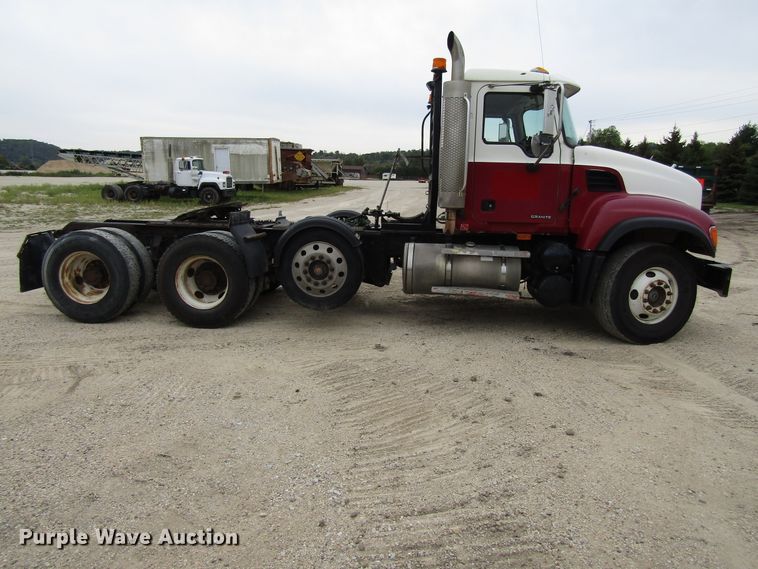 image for item EV9299 2005 Mack CV713  semi truck
