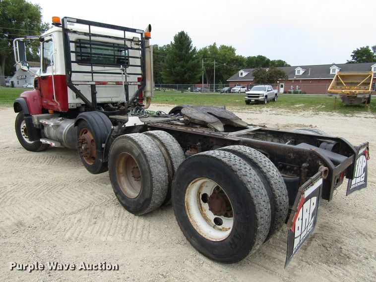 image for item EV9299 2005 Mack CV713  semi truck