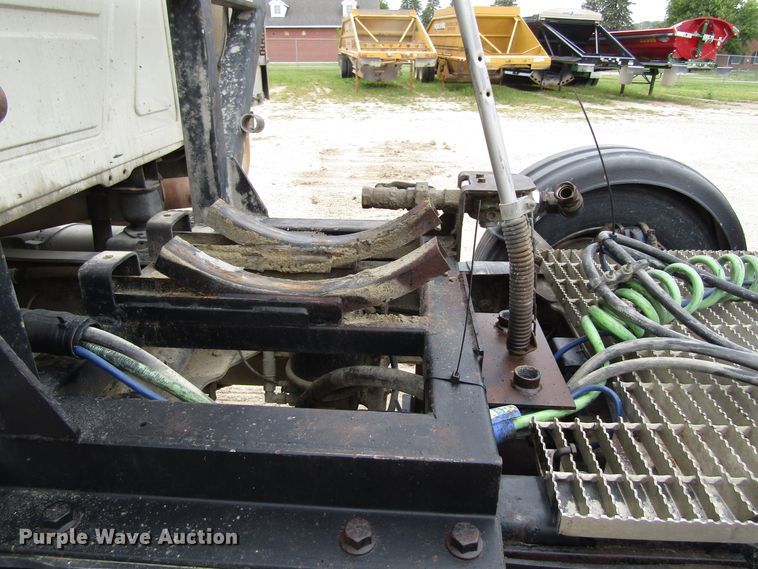 image for item EV9299 2005 Mack CV713  semi truck