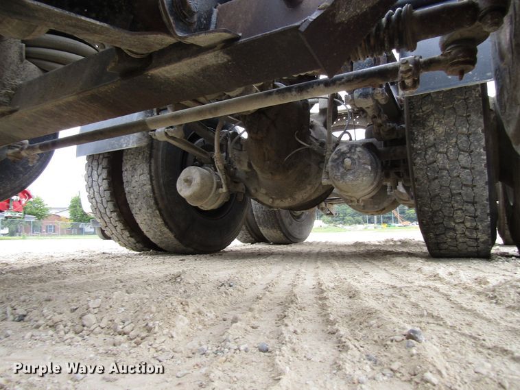 image for item EV9299 2005 Mack CV713  semi truck