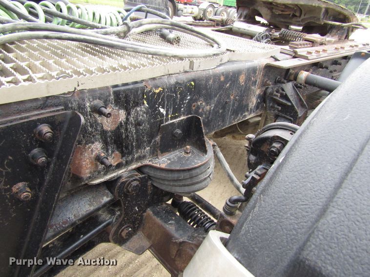 image for item EV9299 2005 Mack CV713  semi truck