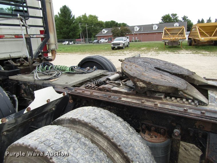 image for item EV9299 2005 Mack CV713  semi truck
