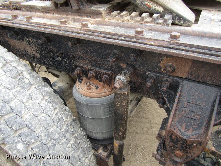 image for item EV9299 2005 Mack CV713  semi truck