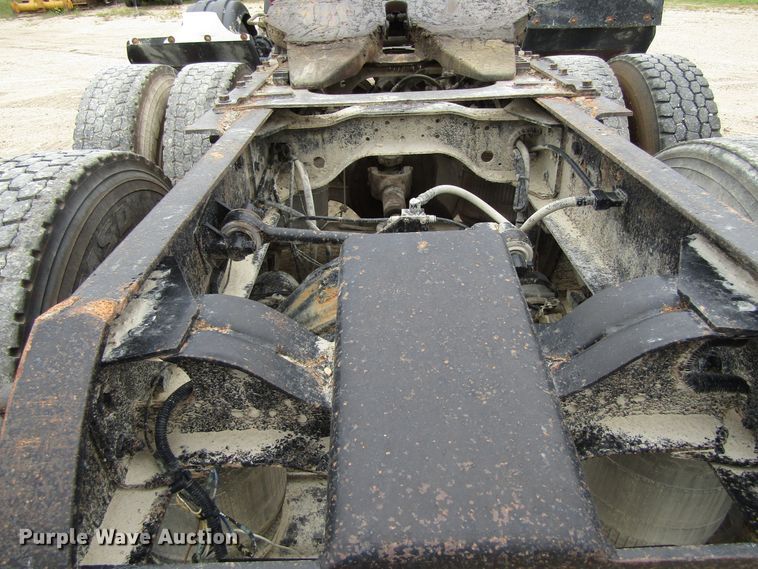 image for item EV9299 2005 Mack CV713  semi truck