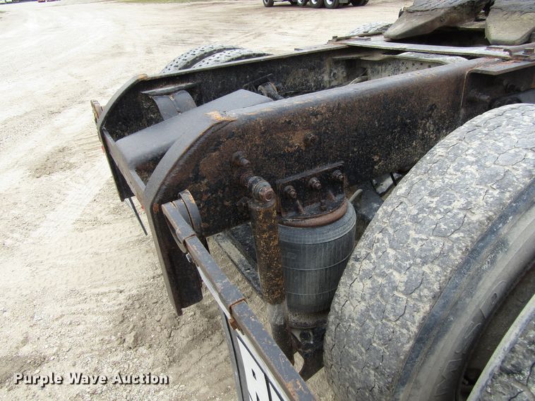 image for item EV9299 2005 Mack CV713  semi truck