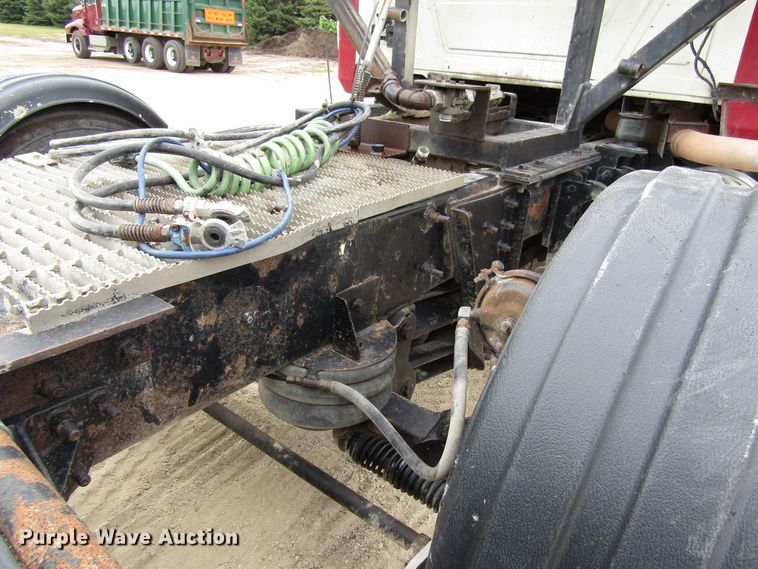 image for item EV9299 2005 Mack CV713  semi truck