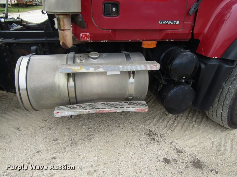 image for item EV9299 2005 Mack CV713  semi truck