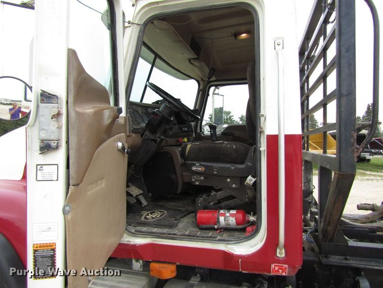 image for item EV9299 2005 Mack CV713  semi truck