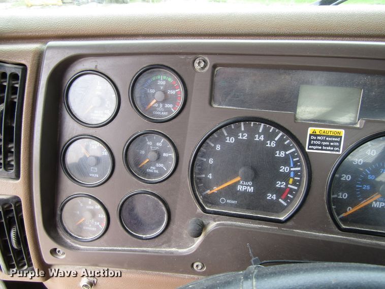 image for item EV9299 2005 Mack CV713  semi truck