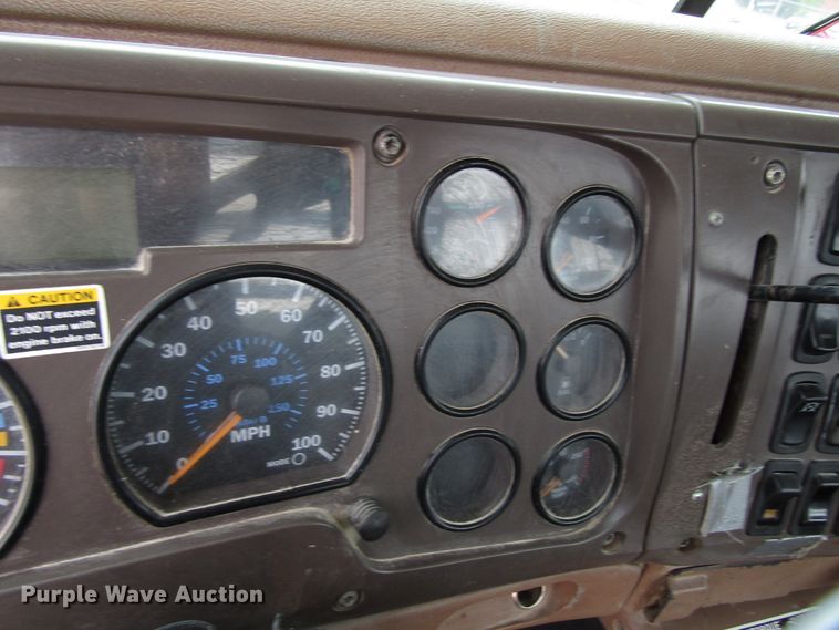 image for item EV9299 2005 Mack CV713  semi truck