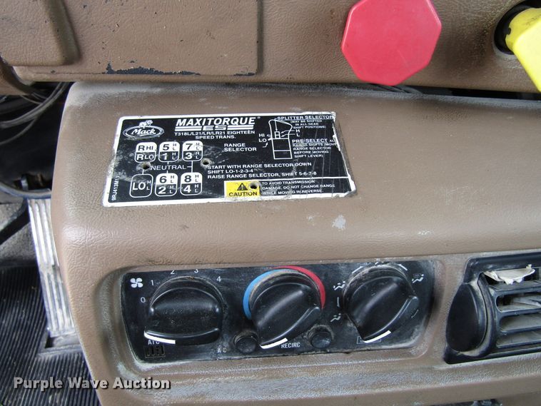 image for item EV9299 2005 Mack CV713  semi truck