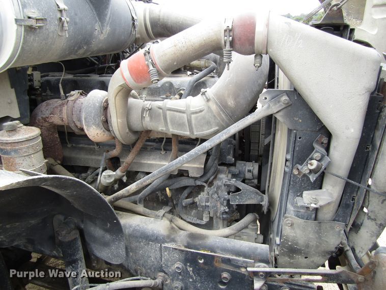 image for item EV9299 2005 Mack CV713  semi truck