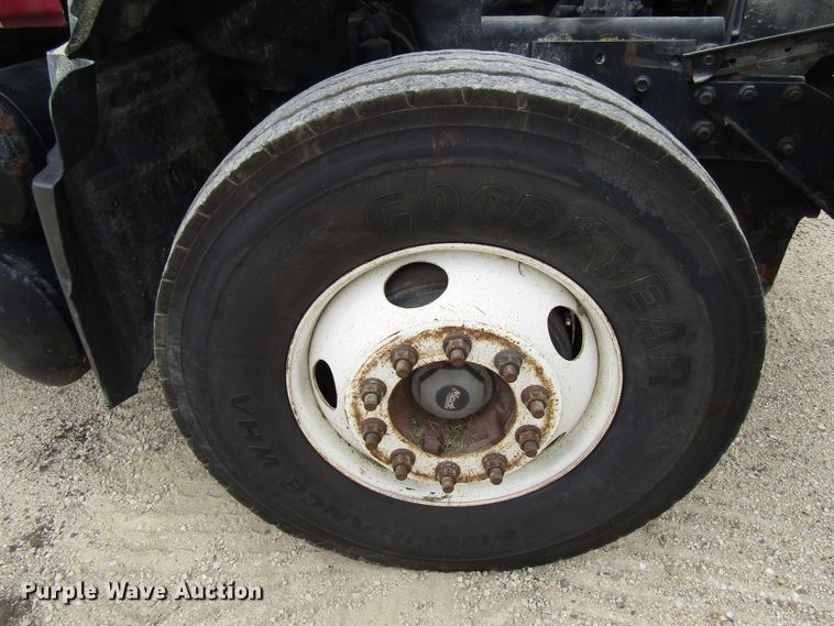 image for item EV9299 2005 Mack CV713  semi truck