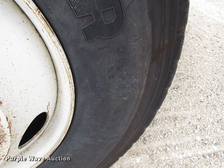 image for item EV9299 2005 Mack CV713  semi truck