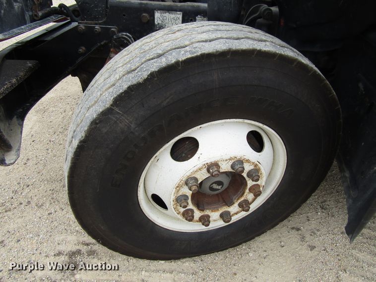 image for item EV9299 2005 Mack CV713  semi truck