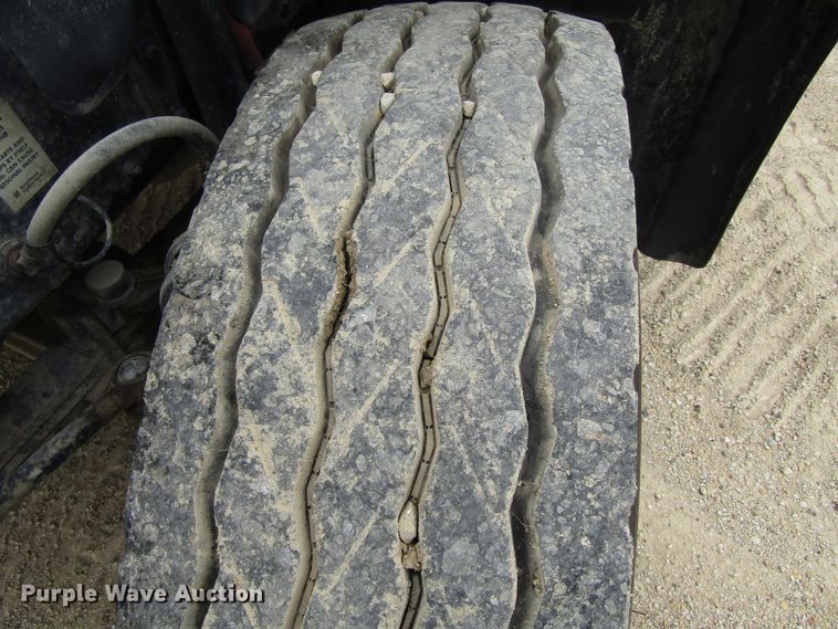 image for item EV9299 2005 Mack CV713  semi truck