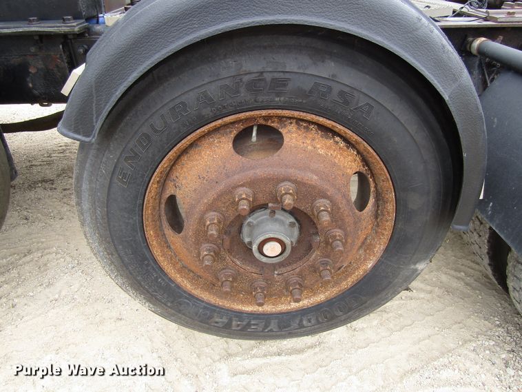 image for item EV9299 2005 Mack CV713  semi truck