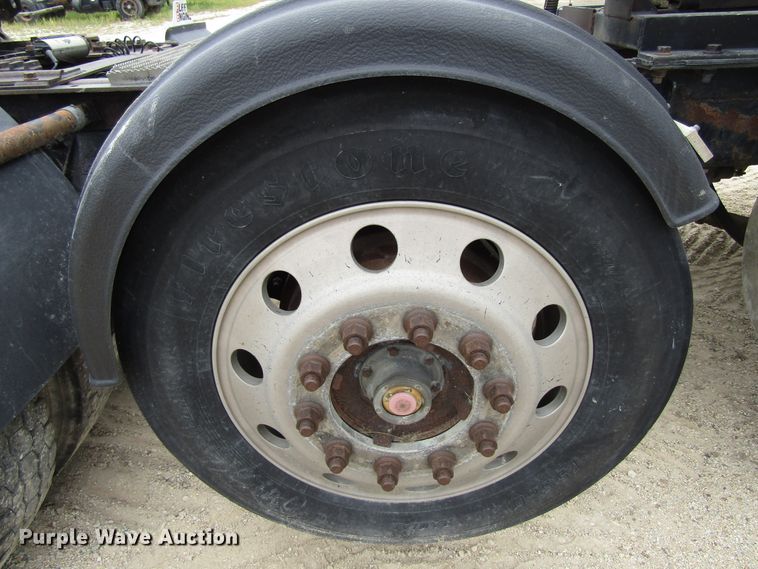 image for item EV9299 2005 Mack CV713  semi truck