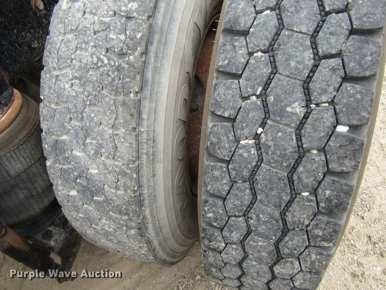 image for item EV9299 2005 Mack CV713  semi truck