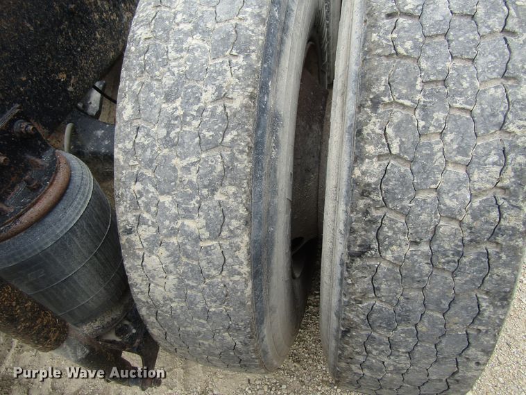 image for item EV9299 2005 Mack CV713  semi truck