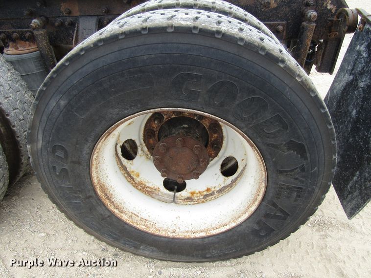 image for item EV9299 2005 Mack CV713  semi truck