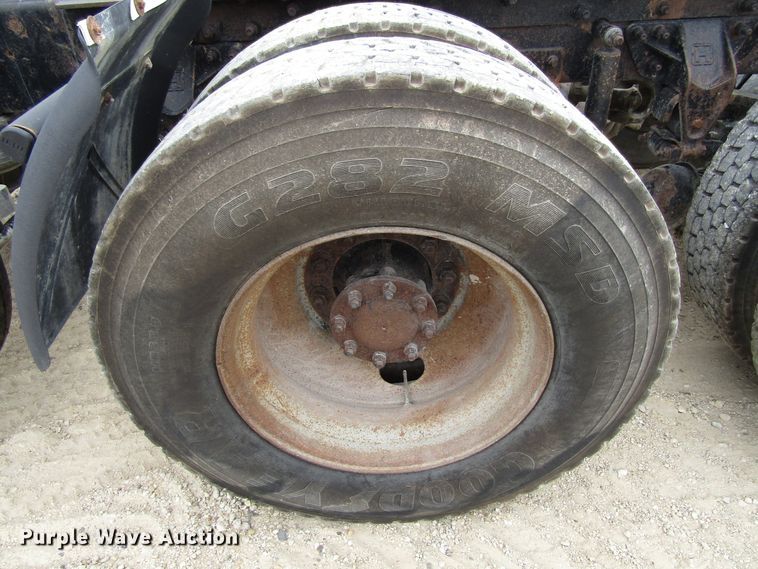 image for item EV9299 2005 Mack CV713  semi truck