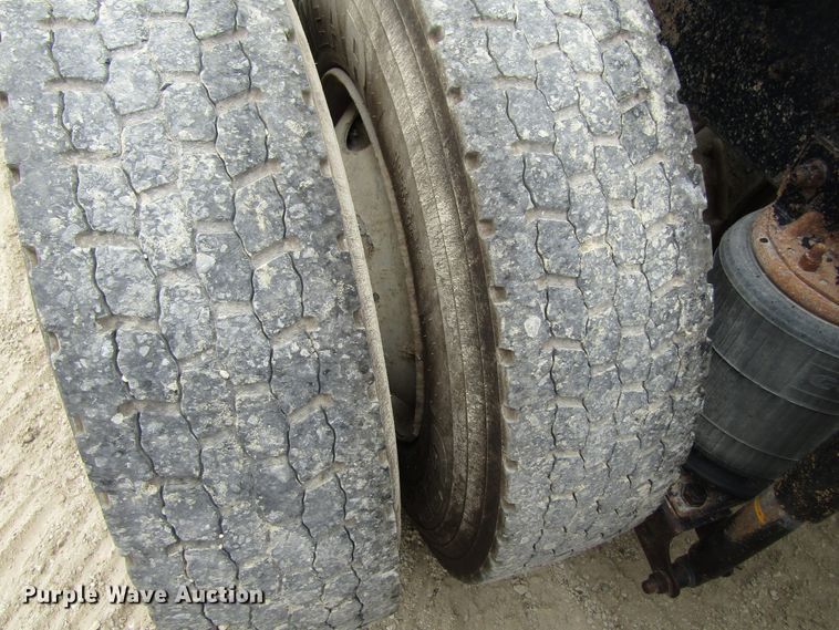 image for item EV9299 2005 Mack CV713  semi truck