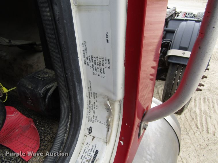 image for item EV9299 2005 Mack CV713  semi truck