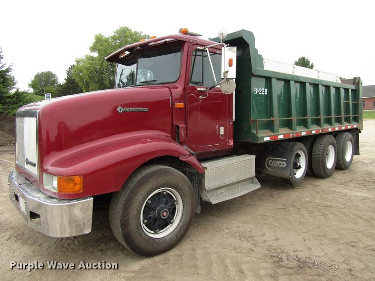 image for item EV9300 1994 International 9200  dump truck