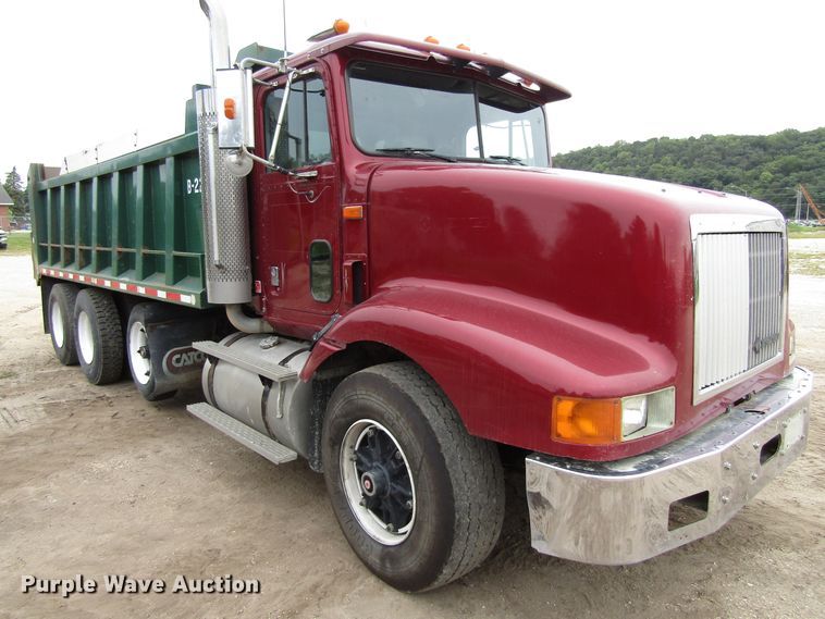 image for item EV9300 1994 International 9200  dump truck