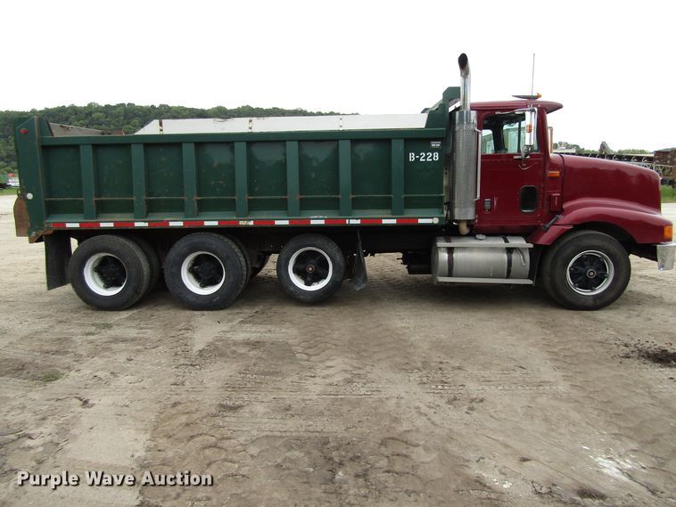 image for item EV9300 1994 International 9200  dump truck