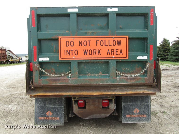 image for item EV9300 1994 International 9200  dump truck