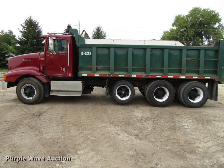 image for item EV9300 1994 International 9200  dump truck