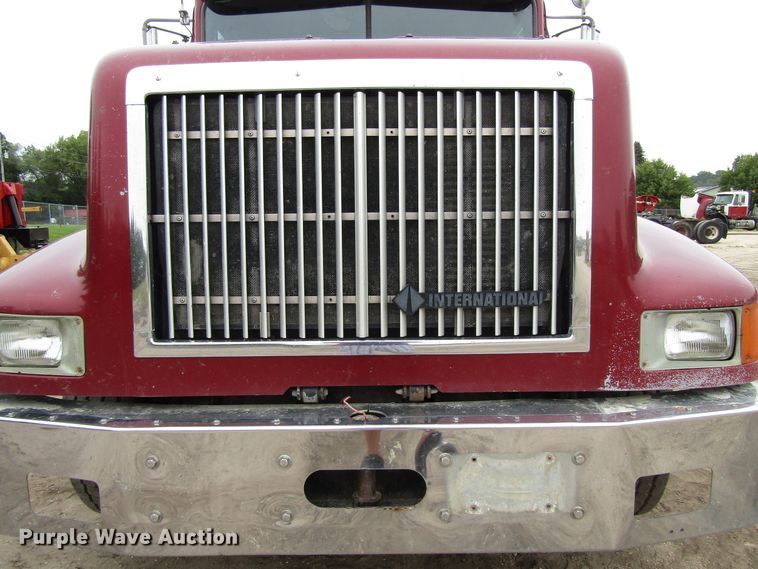 image for item EV9300 1994 International 9200  dump truck