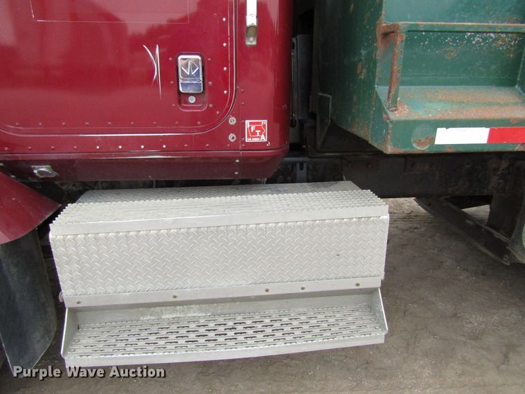 image for item EV9300 1994 International 9200  dump truck
