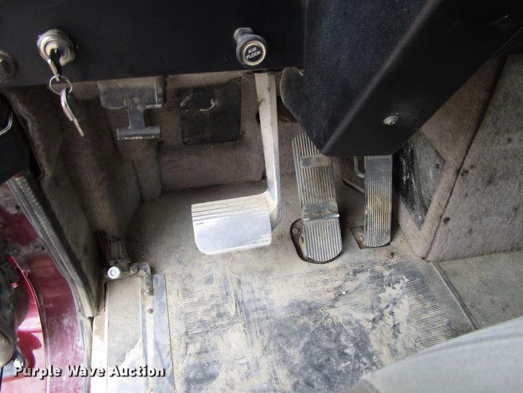 image for item EV9300 1994 International 9200  dump truck