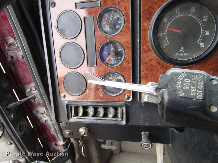 image for item EV9300 1994 International 9200  dump truck