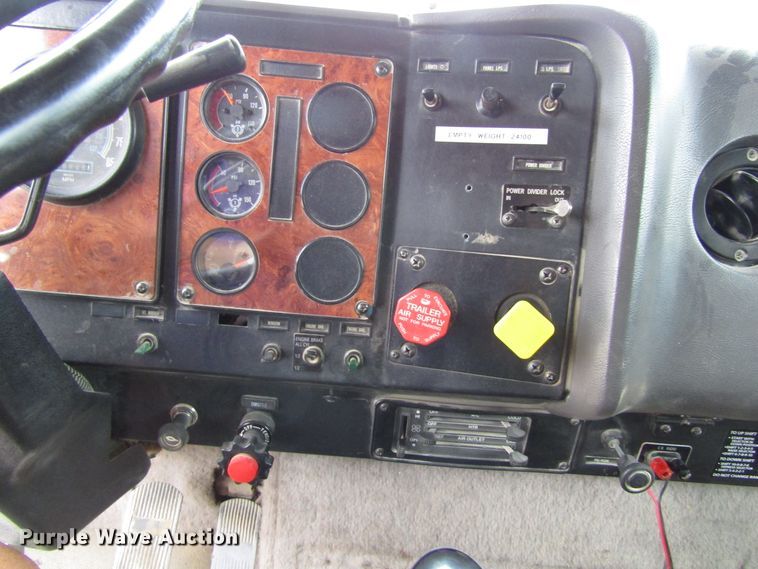 image for item EV9300 1994 International 9200  dump truck