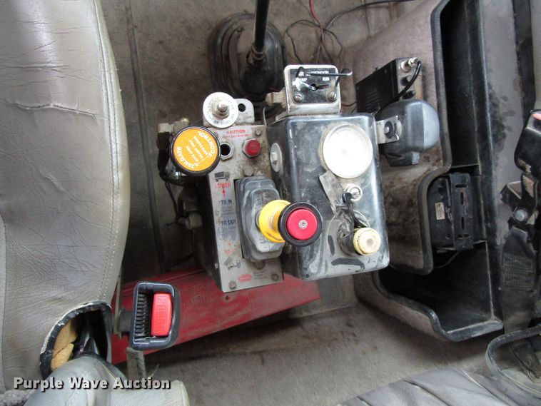 image for item EV9300 1994 International 9200  dump truck