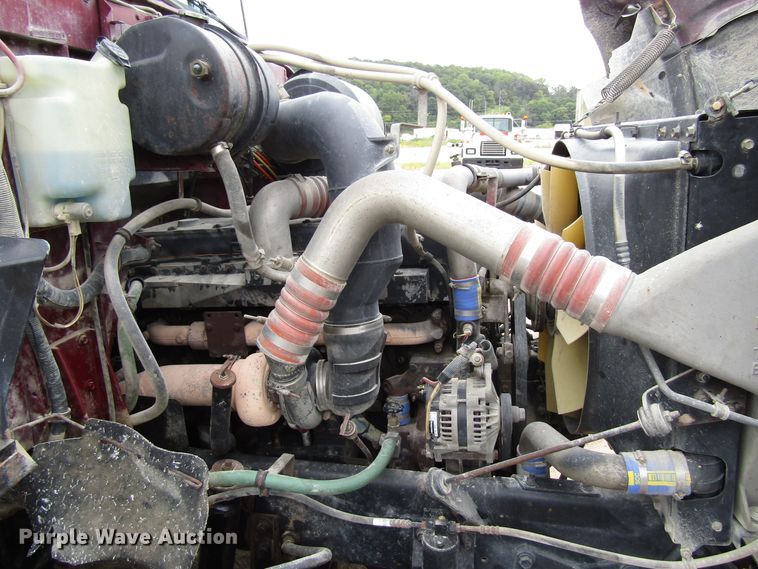 image for item EV9300 1994 International 9200  dump truck