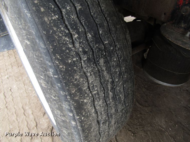 image for item EV9300 1994 International 9200  dump truck